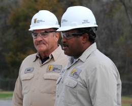 safety twoworkers260